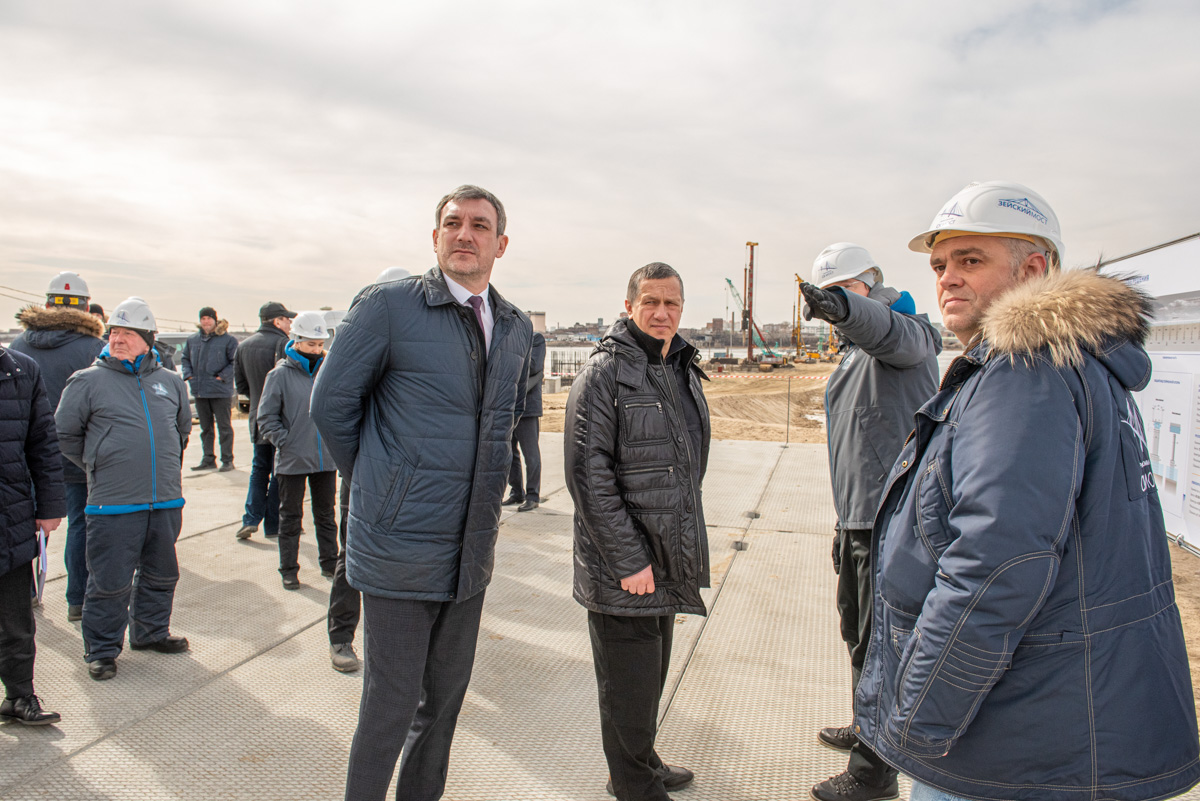 Мост через зею в благовещенске когда откроют. Трутнев мост. Трутнев в Благовещенске. Амурский ГПЗ Благовещенск. Трутнев Орлов Амурская область.