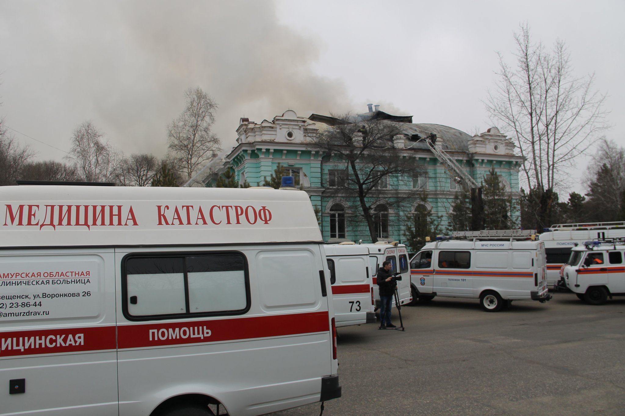 Пациентов из горевшей кардиоклиники АГМА эвакуируют девять бригад скорой  помощи | ТЕЛЕПОРТ.РФ