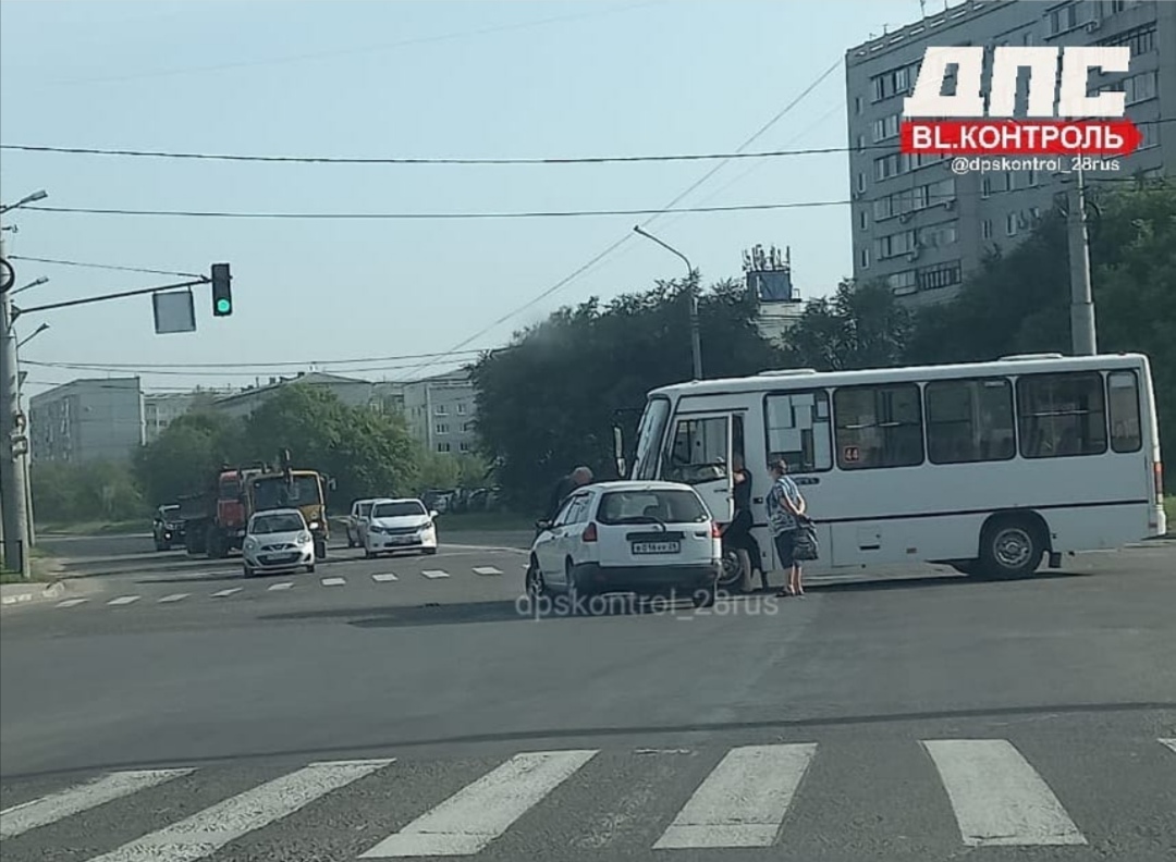 Телефон автовокзала благовещенск амурская. Автобусы Благовещенск. Автовокзал Благовещенск Амурская область. Автобус Благовещенск фото. Благовещенск автовокзал фото.