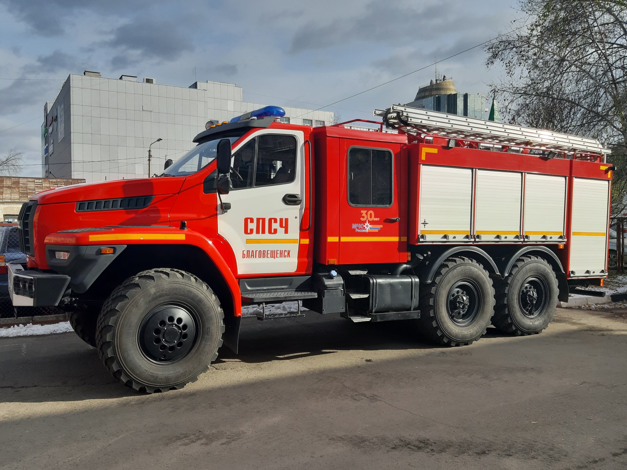 Пять автомобилей пострадали в пожаре в Благовещенске | ТЕЛЕПОРТ.РФ