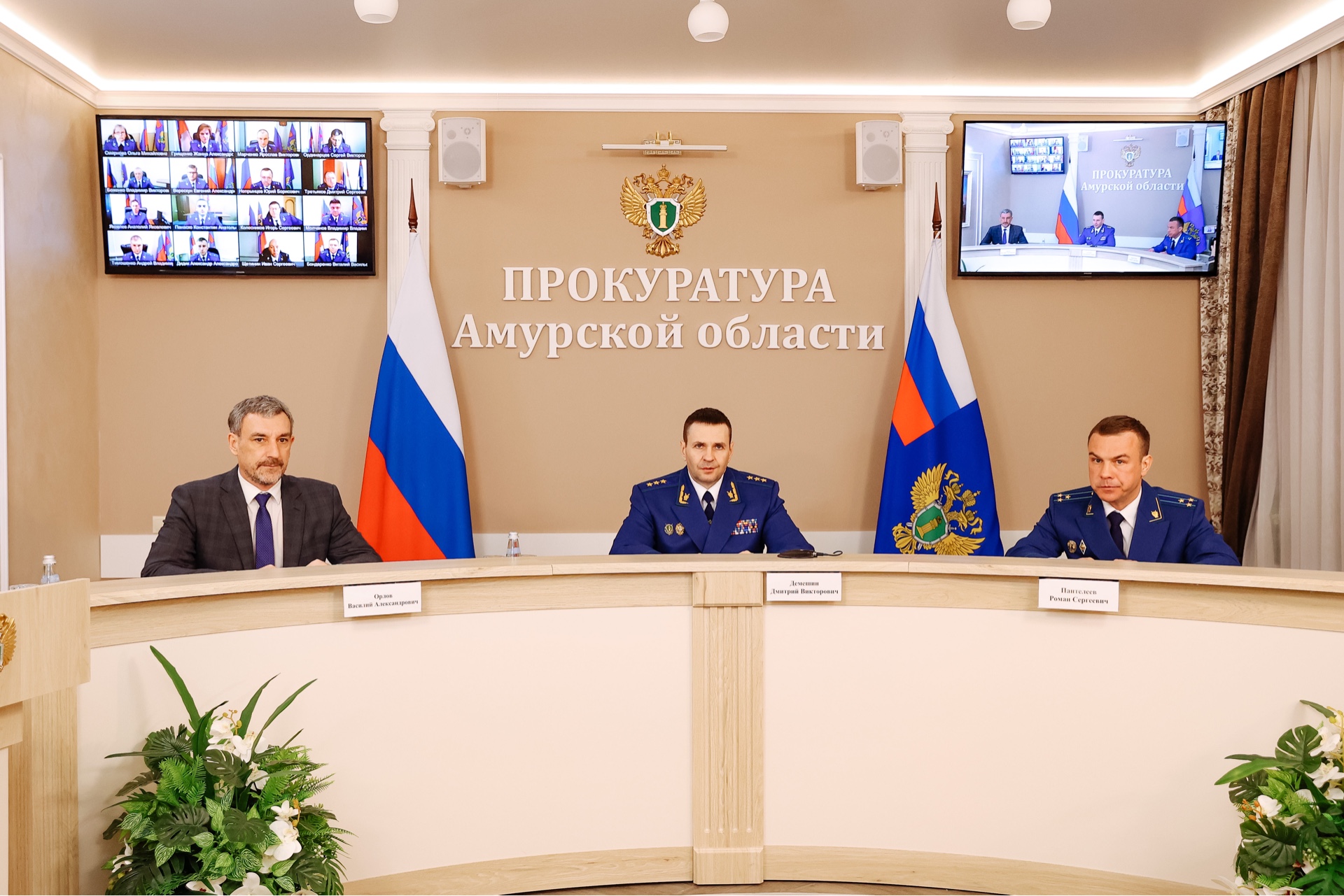 Василий Орлов поздравил прокурора Амурской области со вступлением в должность