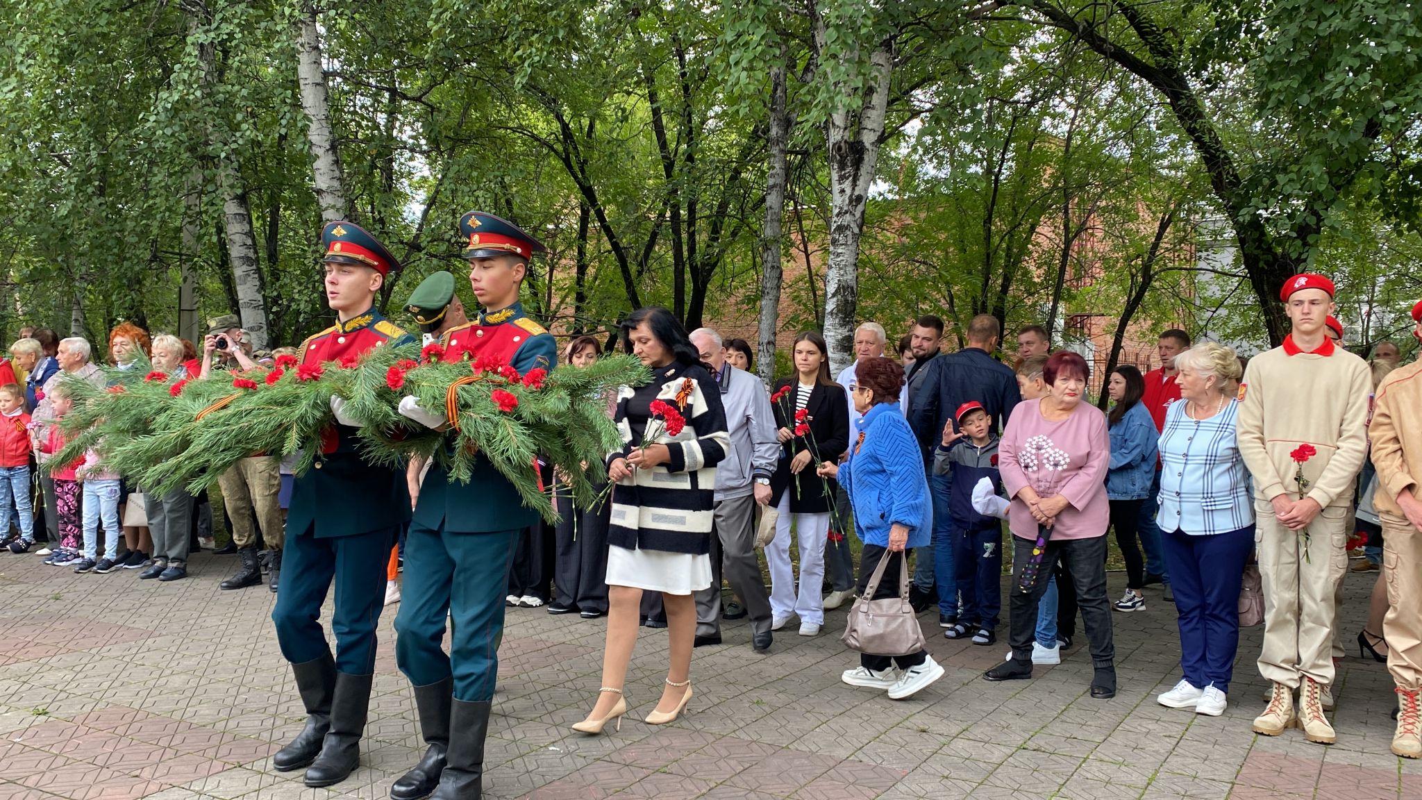 Военный салют в память о погибших во Второй мировой войне прогремел в Белогорске