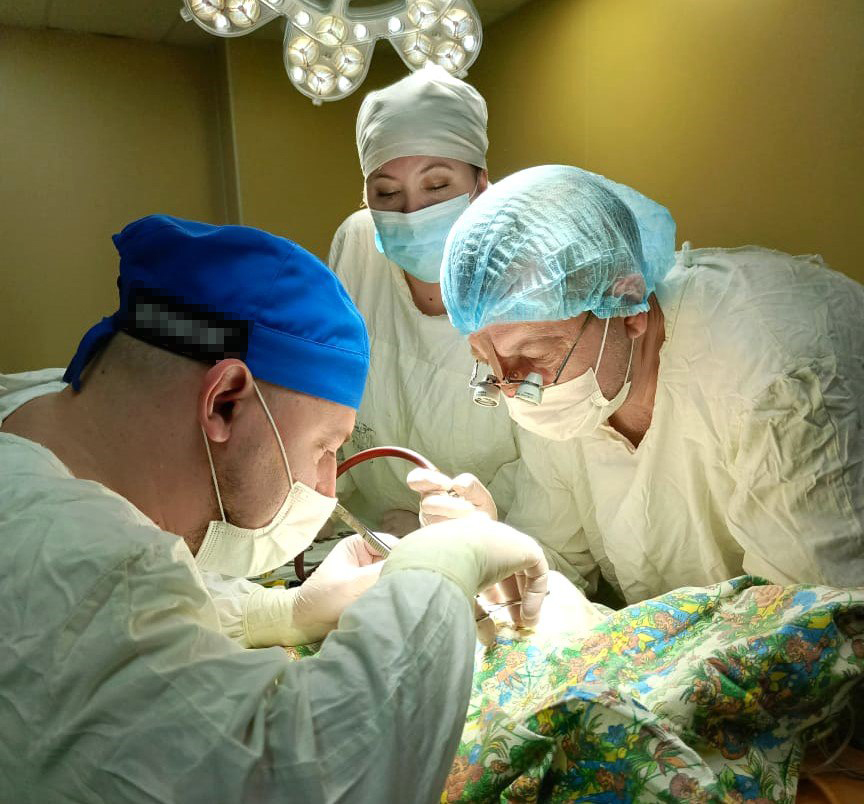 Сложную операцию младенцу с редкой патологией провели амурские нейрохирурги