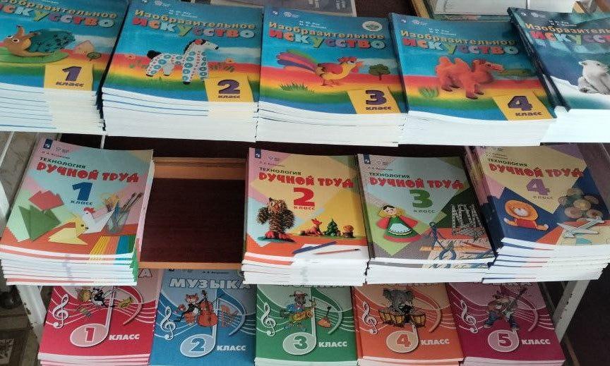 Учебники для школьников подшефной территории передала Амурская область