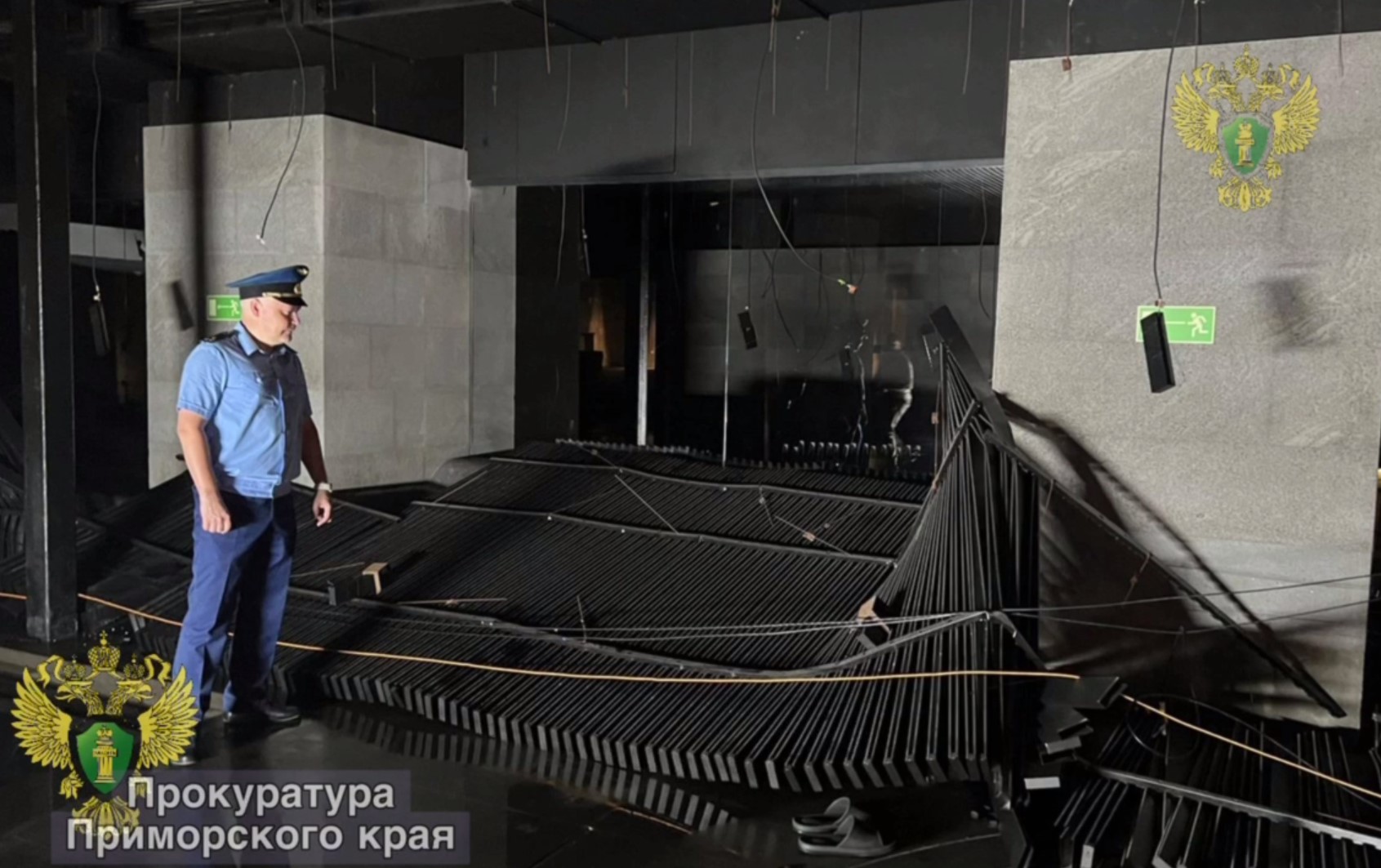 Потолок обрушился на людей в популярном банном комплексе во Владивостоке