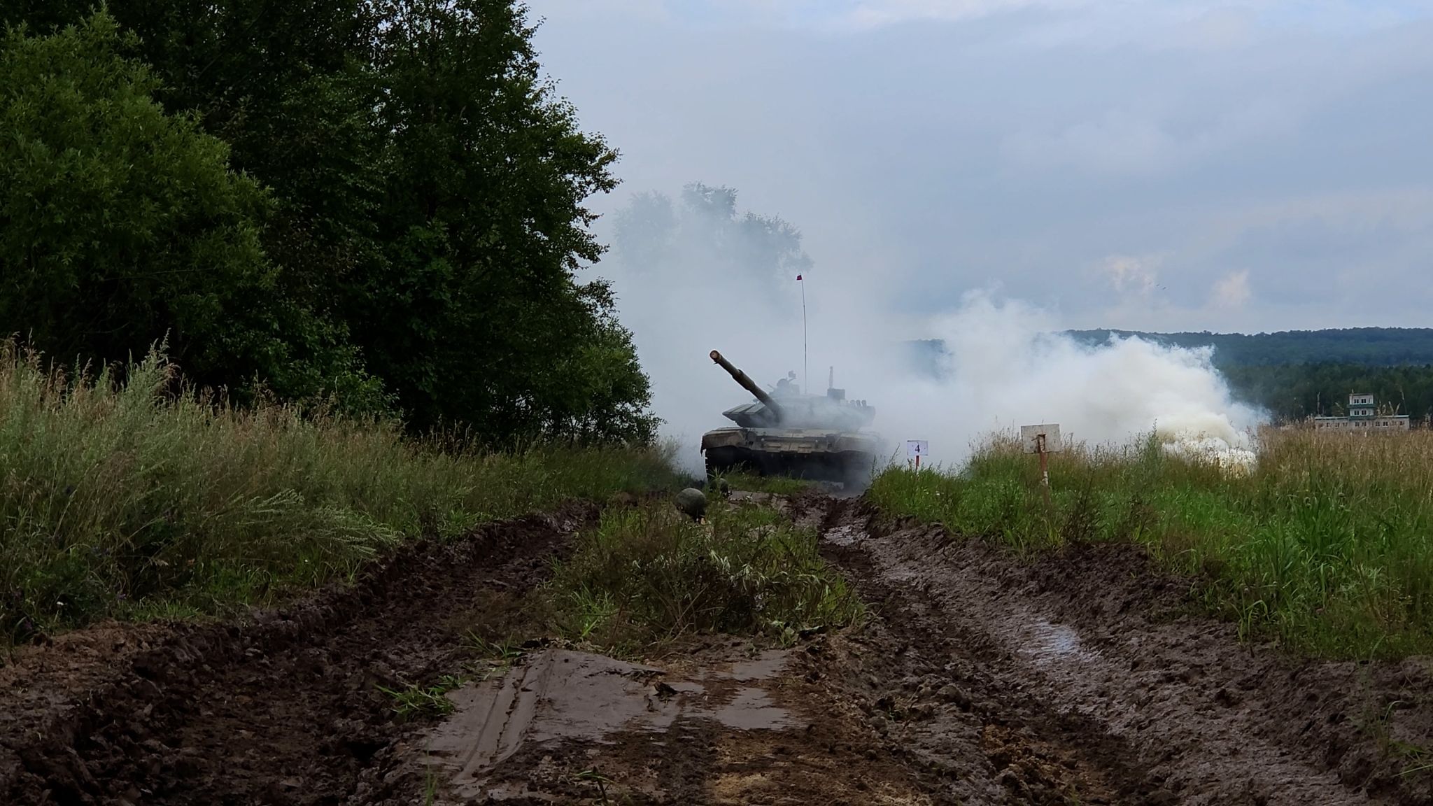 Курсантов ДВОКУ на полигоне 