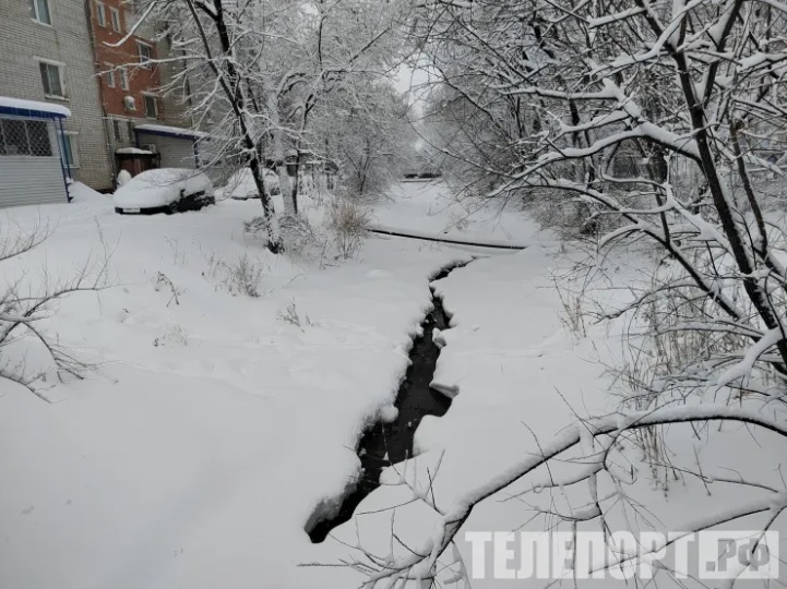 Не парковать автомобили в микрорайоне просят благовещенцев