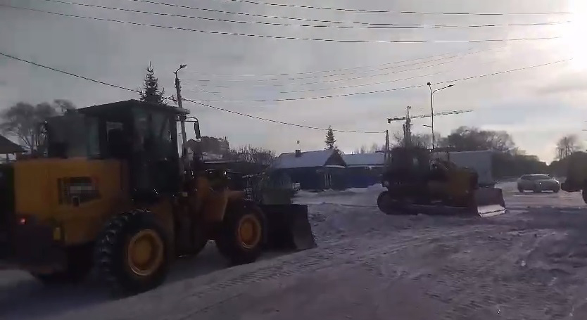 Объем снега в Благовещенске перевели в самосвалы