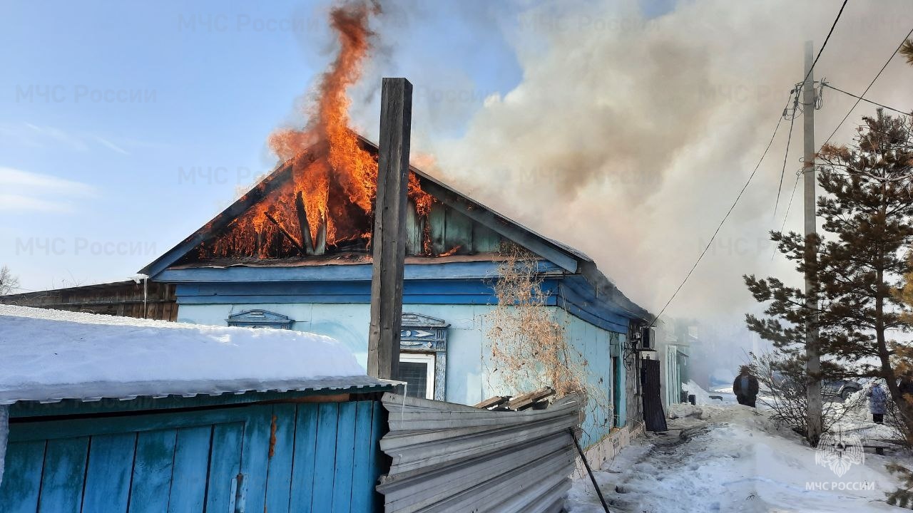 Пожар на Шафира в Благовещенске хозяева пытались потушить сами