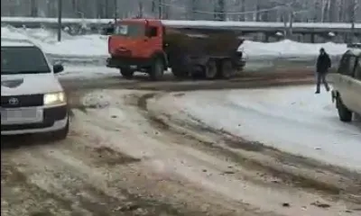 Спецтехника устраняет последствия очередного снегопада в Тынде