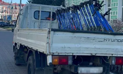 Электросамокаты с запрещенных парковок начали вывозить в Благовещенске