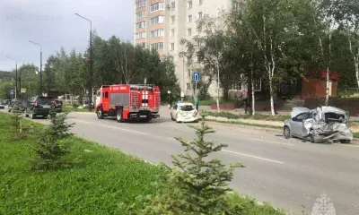 Пожарные помогли мужчинам, попавшим в ДТП в Тынде