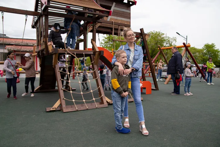 Детскую площадку в китайском стиле открыли в парке Благовещенска