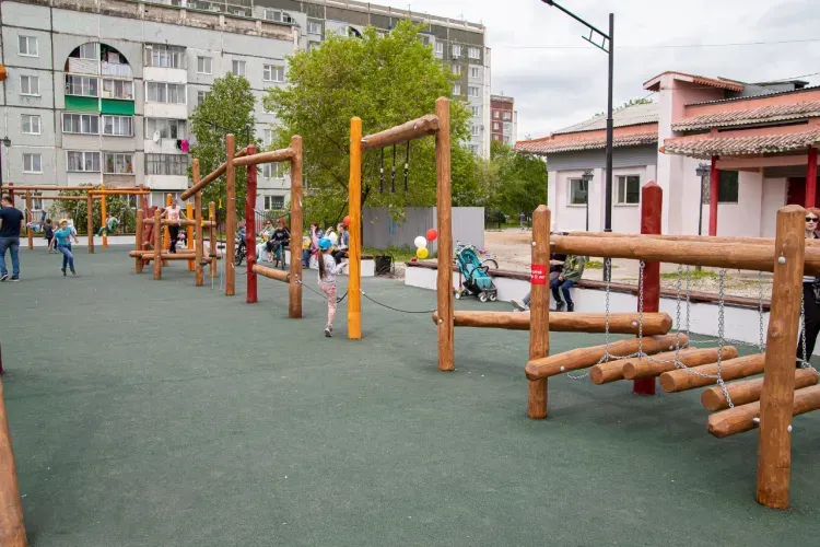 Детскую площадку в китайском стиле открыли в парке Благовещенска