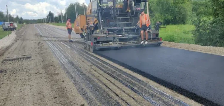 На транзитной дороге в Костюковке Свободненского района начали укладку асфальта