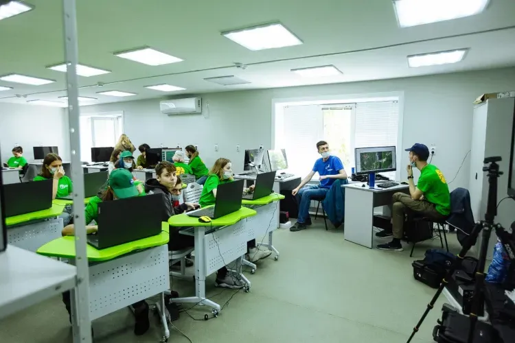 К работе с одаренными детьми привлекут компании по поручению Василия Орлова