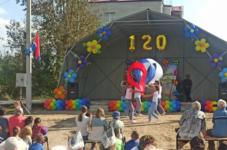 Сухой фонтан и мостик для влюбленных появились в парке амурского села