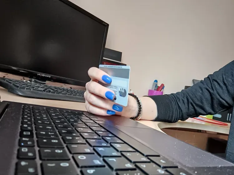 Заблокировать карту банки могут при подозрительных операциях