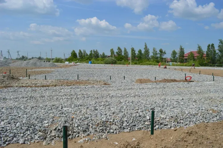Мини-стадион за 50 млн рублей создают в селе Амурской области