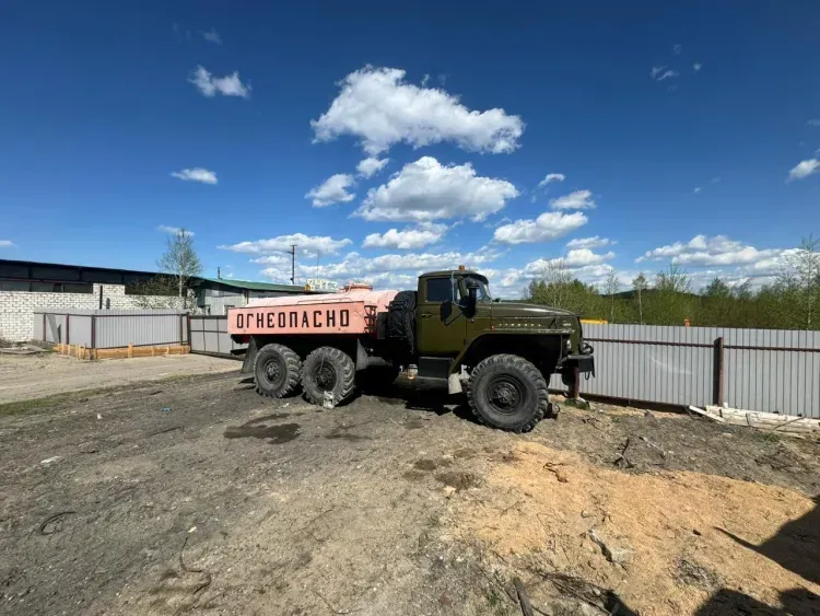 Бензовоз украли с базы в Приамурье