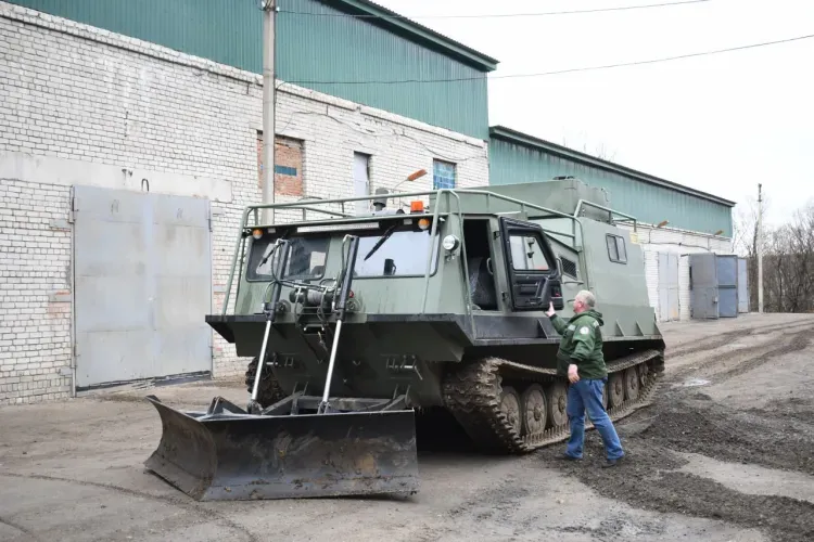 Тракторы, снегоболотоходы и машины получили семь лесхозов Приамурья