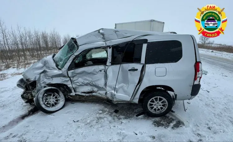 Водитель легковушки не справился с управлением и погиб на трассе в Приамурье
