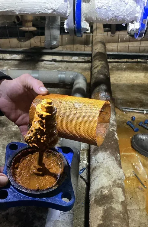 С проблемой низкого качества воды столкнулись при капремонте дома в Шимановске