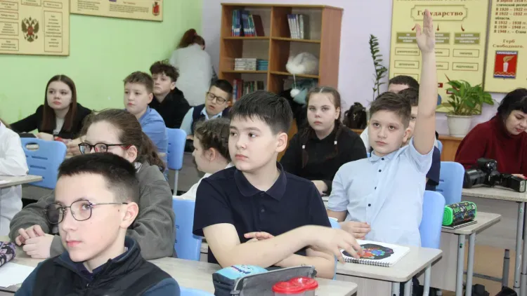 Сотрудники Забайкальской магистрали провели интерактивный урок безопасности для школьников города Свободный