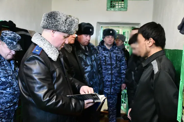 Замдиректора ФСИН пообщался с осужденными в колонии в Амурской области