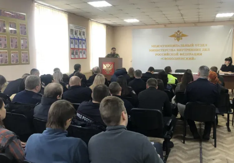 Ветеран СВО поделился боевым опытом с полицейскими Свободного