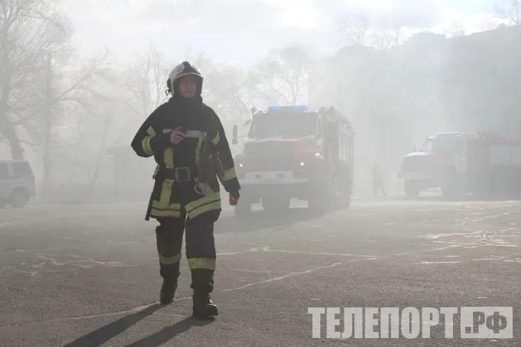 Объект Минобороны загорелся после падения обломков БПЛА