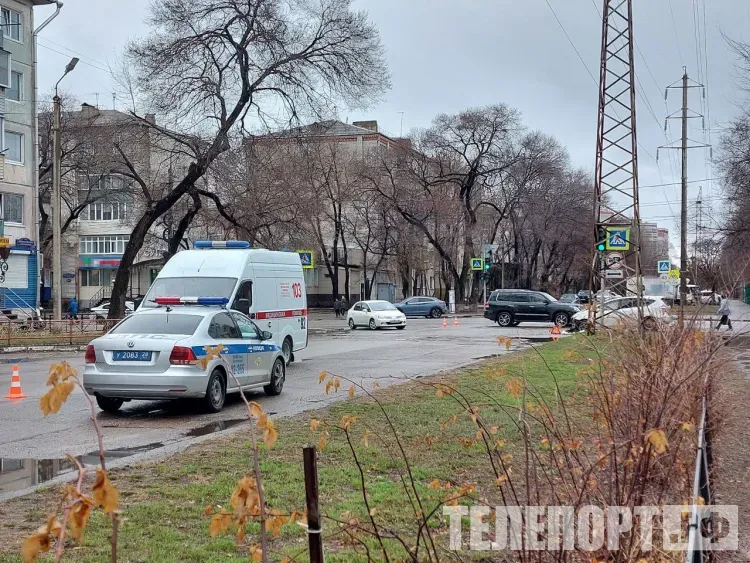 В центре Благовещенска перекрыли проезд из-за ДТП